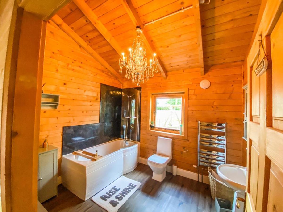 Beautiful 3-Bed Luxury Private Lodge In 요크 외부 사진